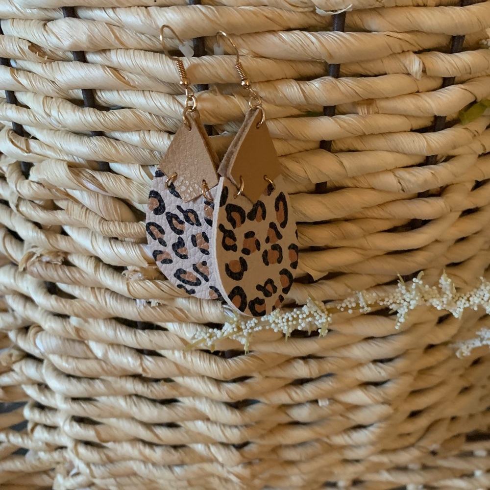 Leather tear-drop earrings